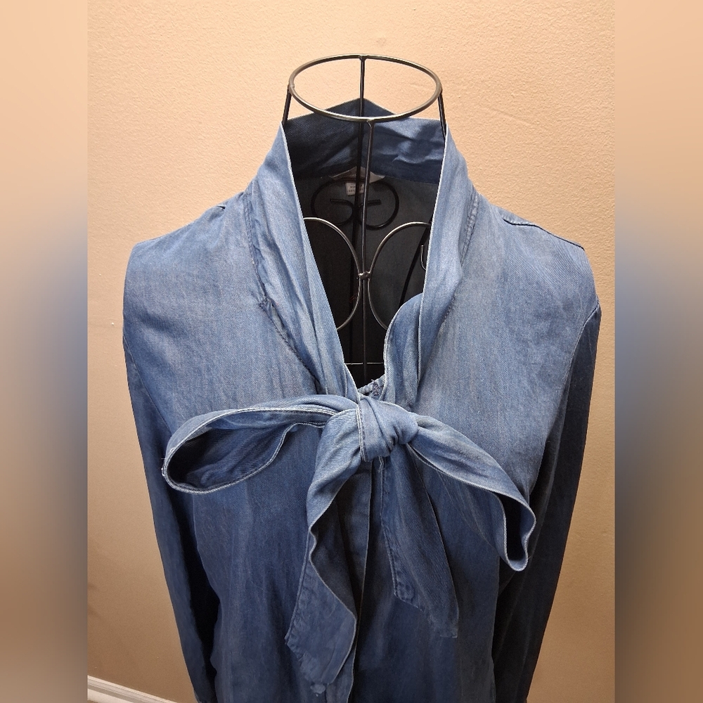 Cato 100% Tencel Blue Chambray Tie Neck Bow Blouse Shirt Small - Picture 5 of 9